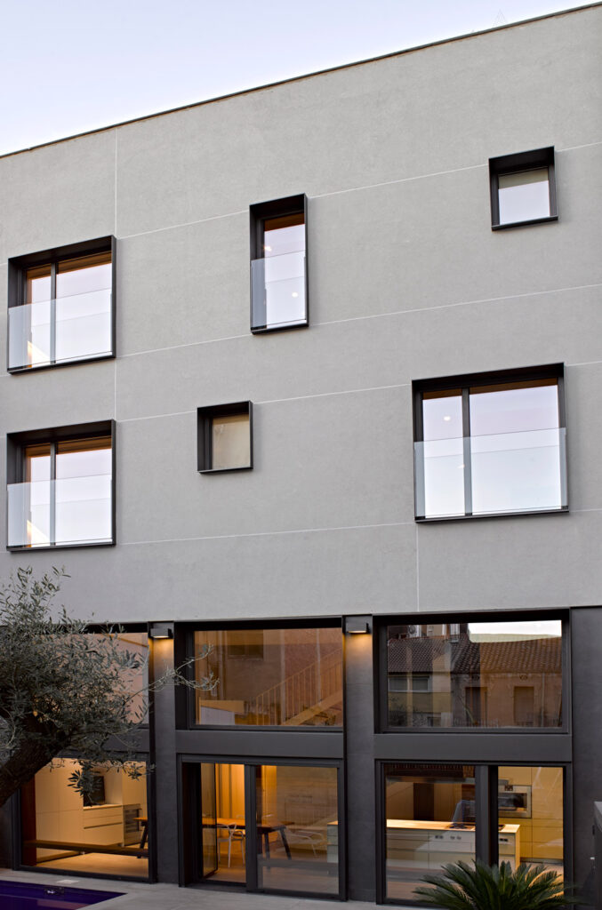 Casa residencial de lujo diseñada por Josep Cortina Design en San Andreu Barcelona. Proyecto integral de interiorismo